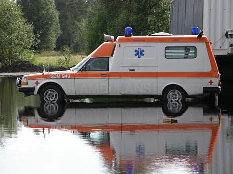 Den ene af banens ambulancer stod midt i en sø lørdag morgen.
(Foto: Motorsporten.dk)